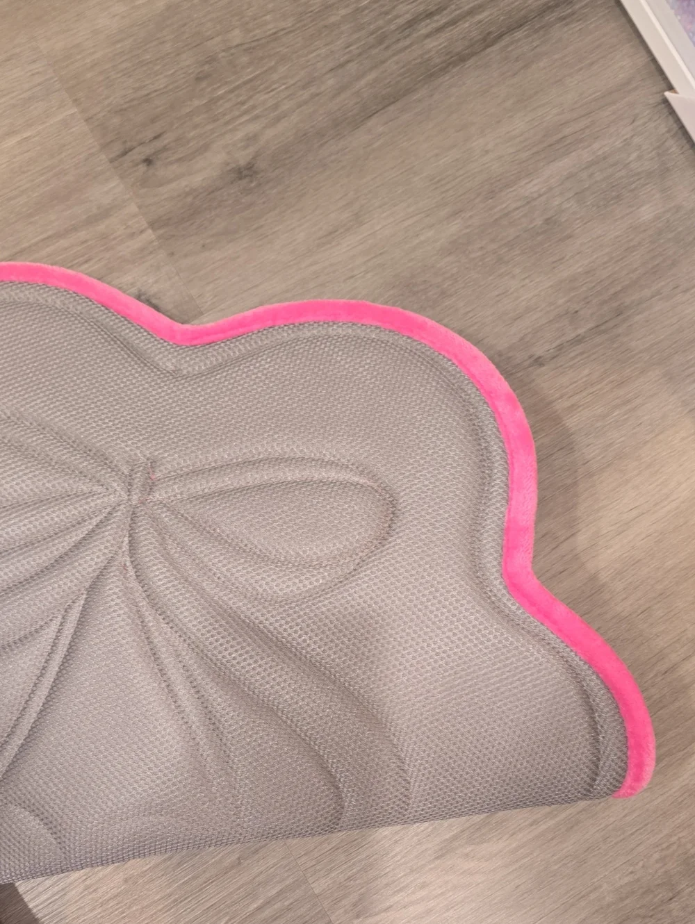 Juicy Couture Home Quilted Memory Foam Bow Cherry Scalloped Bath Rug